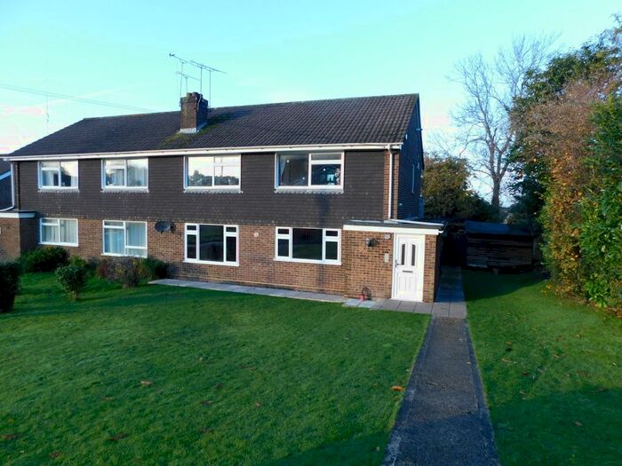 Houses for sale & to rent in SO45 6HE, Shore Road, Hythe West And