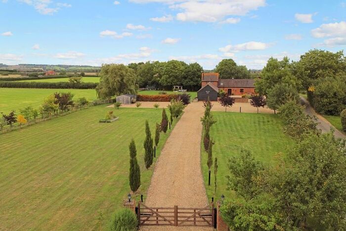 5 Bedroom Detached House For Sale In Berryfields Gated Road, Quarrendon, HP22