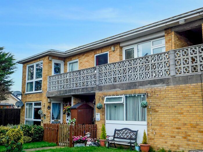 2 Bedroom Flat To Rent In Sunningdale Close, Lincolnshire, Chapel St Leonards, PE24