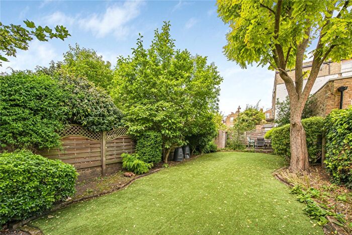 2 Bedroom Flat To Rent In Fulham Road, London, SW6