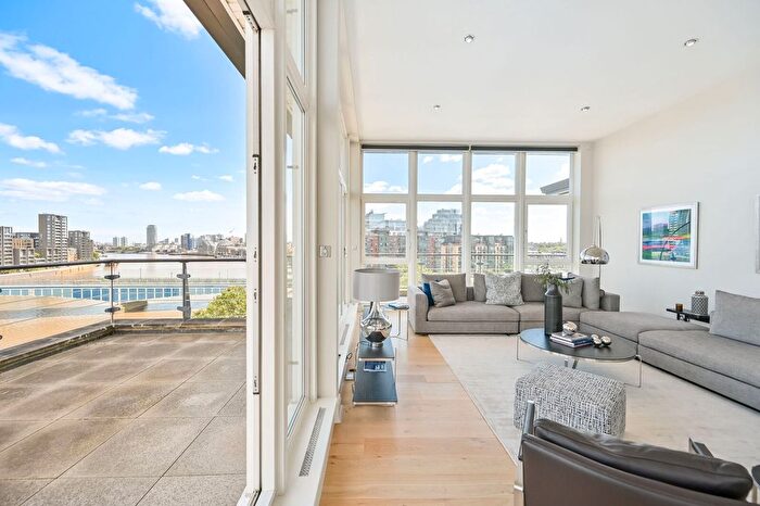 3 Bedroom Flat To Rent In Smugglers Way, Wandsworth Town, London, SW18