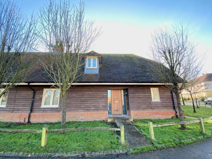 2 Bedroom Semi-Detached House To Rent In New Creek Road, Faversham, ME13