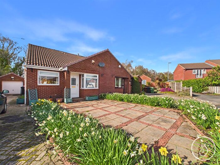 2 Bedroom Semi Detached Bungalow For Sale In Cranewells Rise, Leeds, LS15