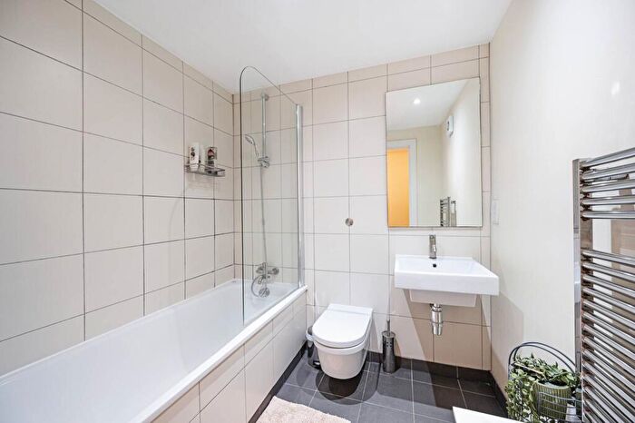 1 Bedroom Flat To Rent In High Timber Street, City, London, EC4V