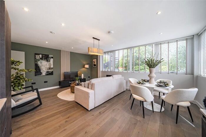 1 Bedroom Flat To Rent In West Byfleet, Surrey, KT14