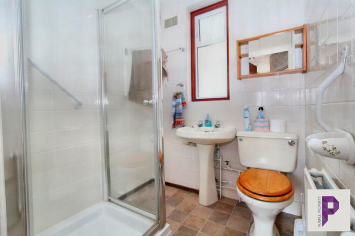 2 Bedroom Bungalow For Sale In Begonia Avenue, Gillingham, Kent, ME8