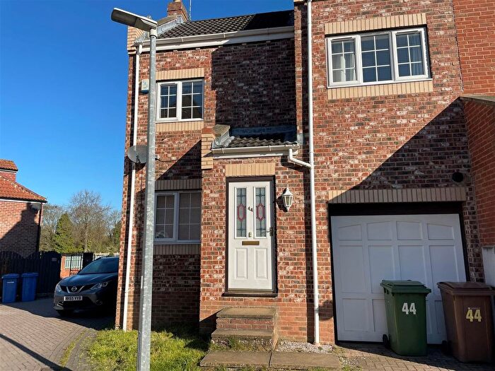 3 Bedroom End Of Terrace House To Rent In Payton Close, Pocklington, YO42