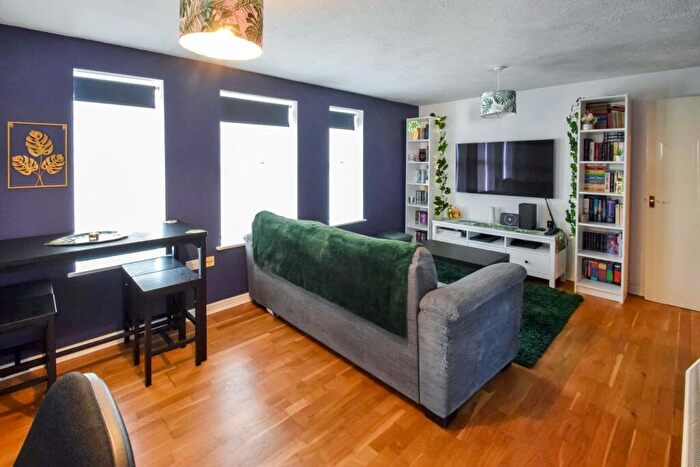 1 Bedroom Apartment For Sale In Diana Road, Chatham, ME4