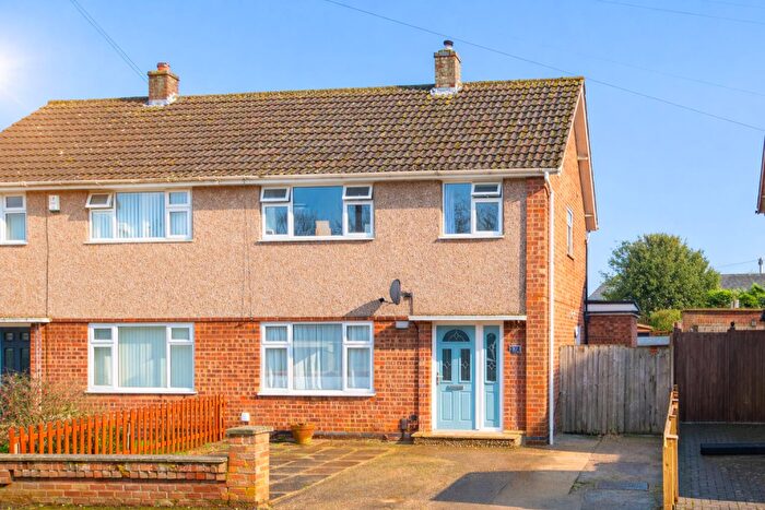 3 Bedroom Semi Detached House For Sale In Cedar Way, Wellingborough, NN8