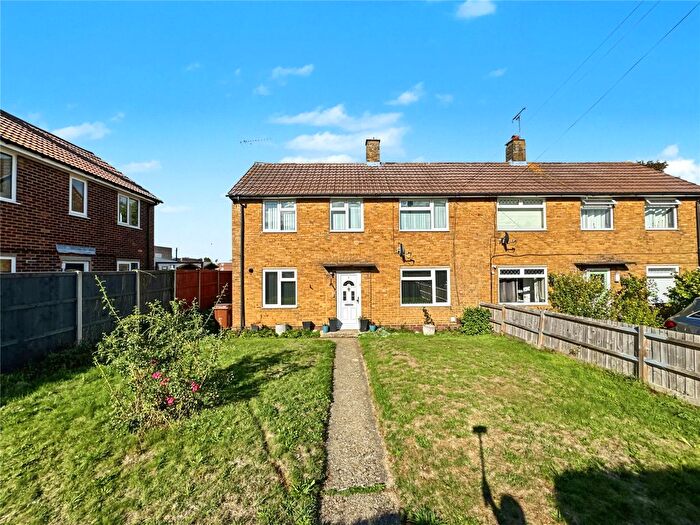 3 Bedroom Semi-Detached House For Sale In Waltham Road, Twydall, Kent, ME8