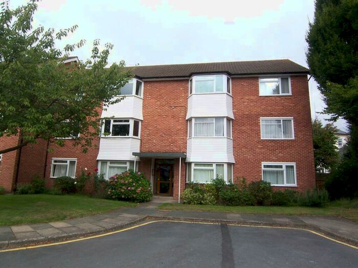 2 Bedroom Apartment To Rent In Kingswood Close, Surbiton, KT6