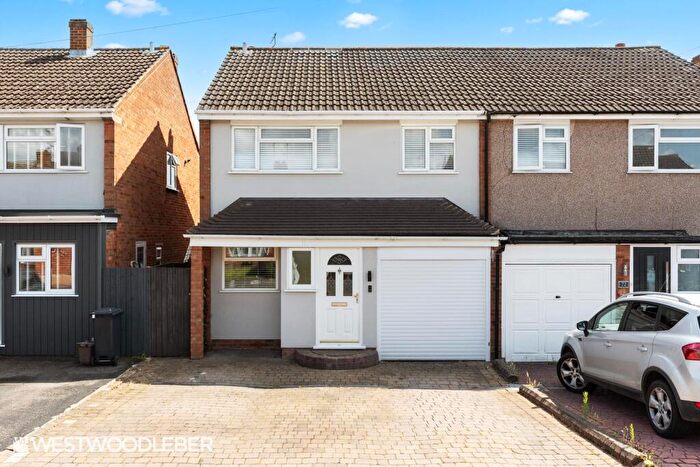 3 Bedroom Semi Detached House For Sale In Ranworth Avenue, Hoddesdon, EN11