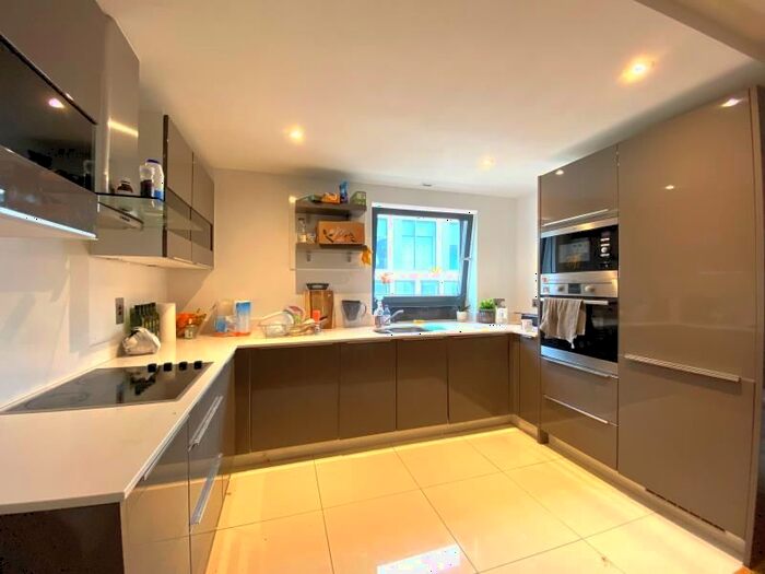 2 Bedroom Flat To Rent In Alexandra Terrace, Guildford, GU1