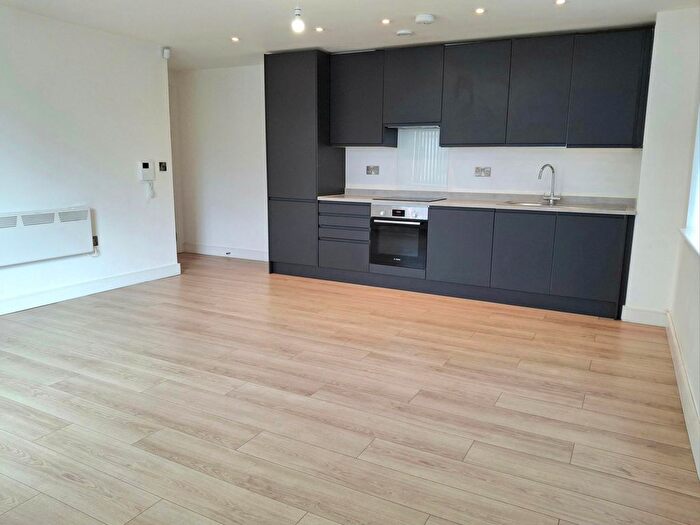 2 Bedroom Flat To Rent In Carrs Road, Cheadle, SK8