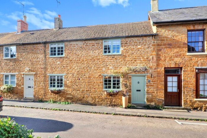 2 Bedroom Cottage For Sale In Main Street, Loddington, Kettering NN14