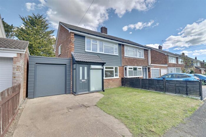 3 Bedroom Semi Detached House To Rent In Park Farm Avenue, Fareham, PO15