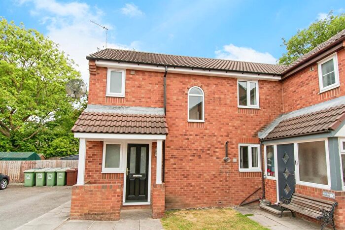 3 Bedroom Semi-Detached House For Sale In Pinders Green Court, Methley, Leeds, LS26