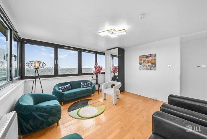 3 Bedroom Apartment For Sale In Lincoln Court, N16