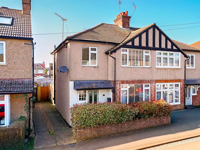 3 Bedroom Semi Detached House For Sale In Beresford Road, St. Albans, AL1