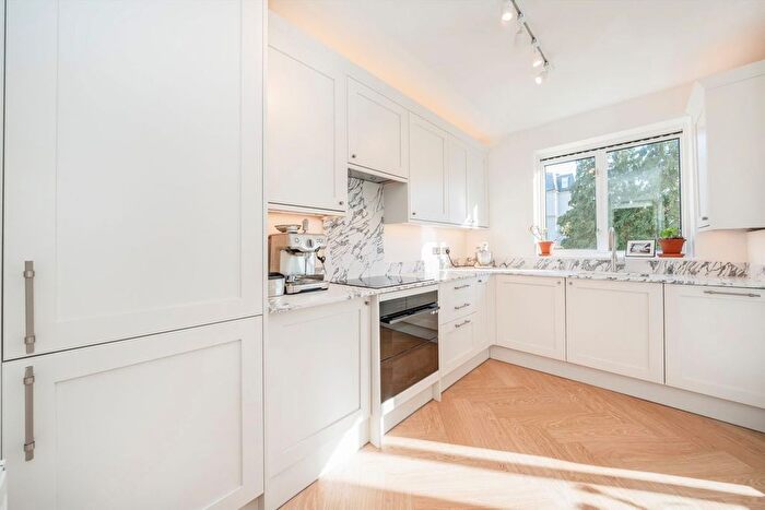 2 Bedroom Flat To Rent In Sheffield Terrace, Kensington, W8