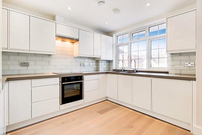 3 Bedroom Apartment To Rent In Beechcroft Avenue, London, NW11