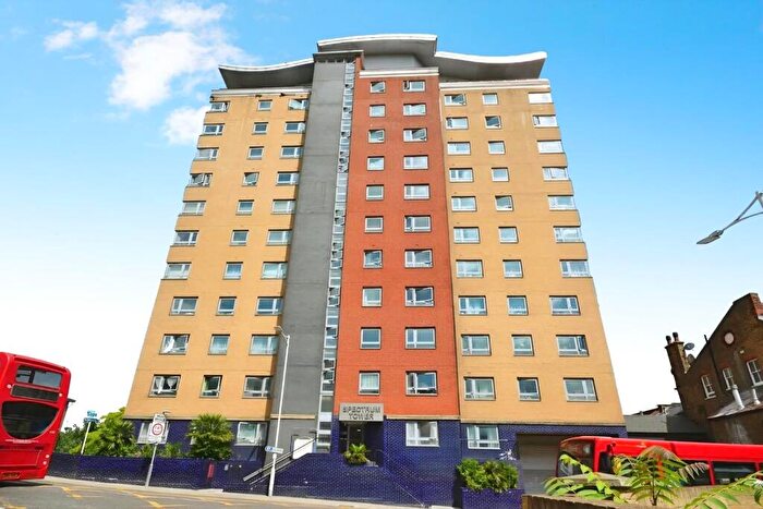 2 Bedroom Flat For Sale In Hainault Street, Ilford, IG1