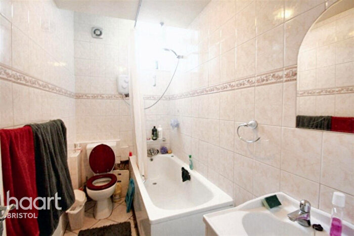 3 Bedroom Terraced House For Sale In Barrow Hill Crescent, Bristol, BS11