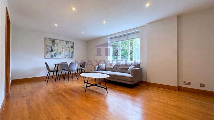 2 Bedroom Flat To Rent In Kingsley Mews, London, E1W
