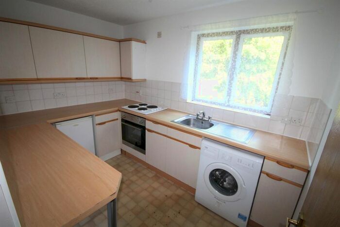1 Bedroom Flat To Rent In Swaythling Close, London N18