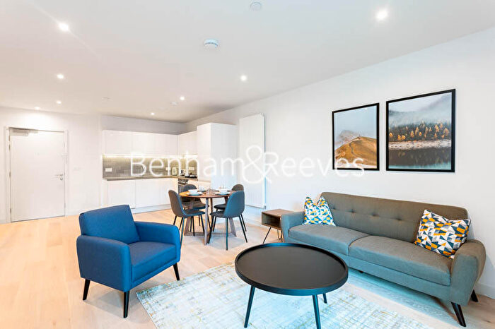 1 Bedroom Apartment To Rent In John Cabot House, Canary Wharf, E16