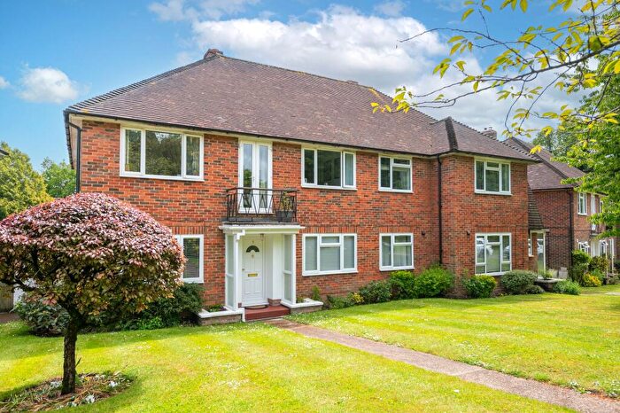 2 Bedroom Flat For Sale In Merrywood Park, Reigate, RH2
