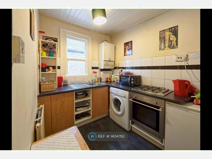 3 Bedroom Flat To Rent In Forest Road, London, E17