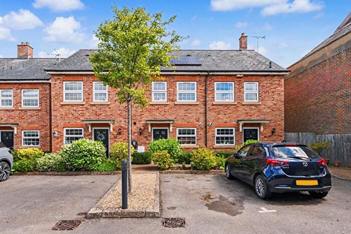 3 Bedroom Terraced House For Sale In Jubilee Gardens, Tring, HP23
