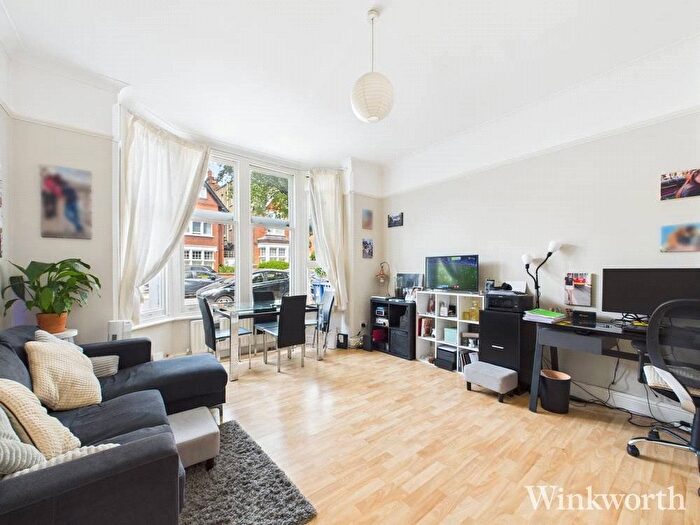1 Bedroom Flat To Rent In Kings Avenue, Ealing, London, Uk, W5