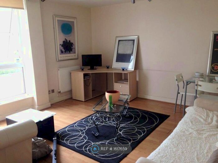 1 Bedroom Flat To Rent In Barrier Point Road, London, E16