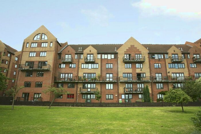1 Bedroom Flat To Rent In Van Gogh Court, Amsterdam Road, Isle Of Dogs, E14