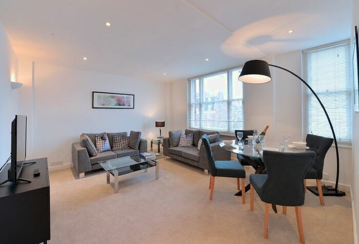 2 Bedroom Flat To Rent In Hill Street, London, W1J