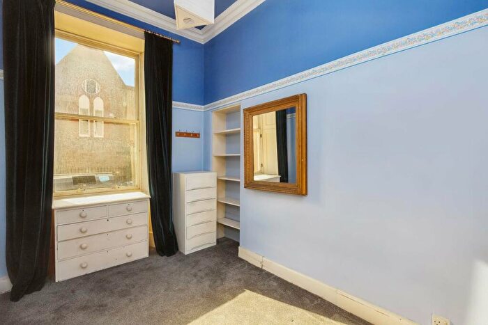 2 Bedroom Flat For Sale In St Stephen Street, Edinburgh, EH3