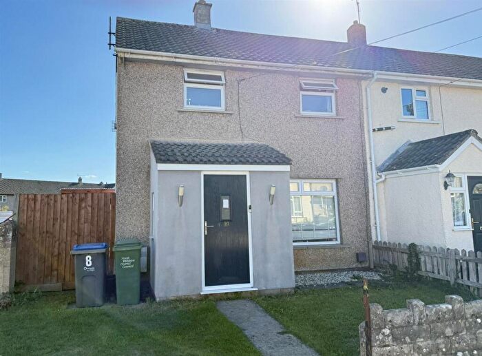 2 Bedroom End Of Terrace House For Sale In Barn Close, Chippenham, SN14