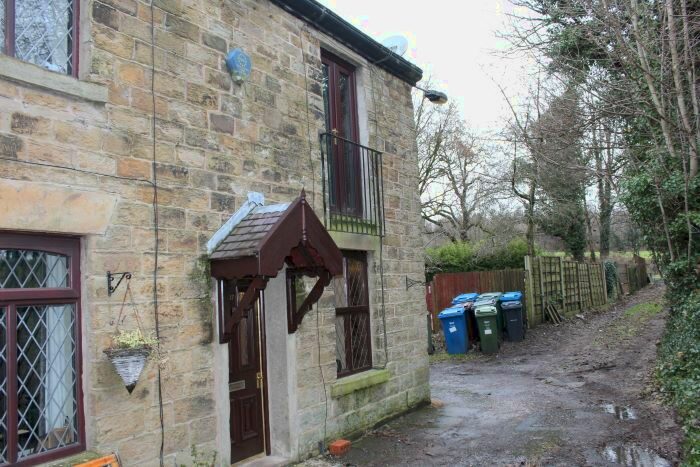 2 Bedroom Cottage To Rent In Bury Old Road, Bolton, BL2