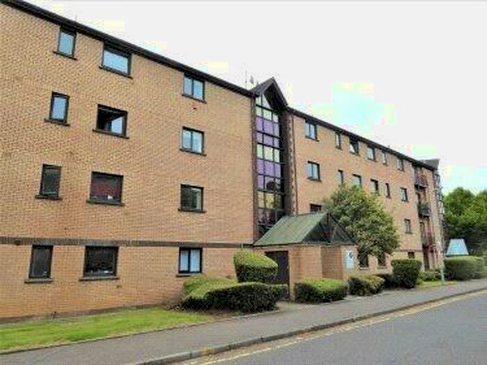 2 Bedroom Flat To Rent In Riverview Drive, Glasgow, G5