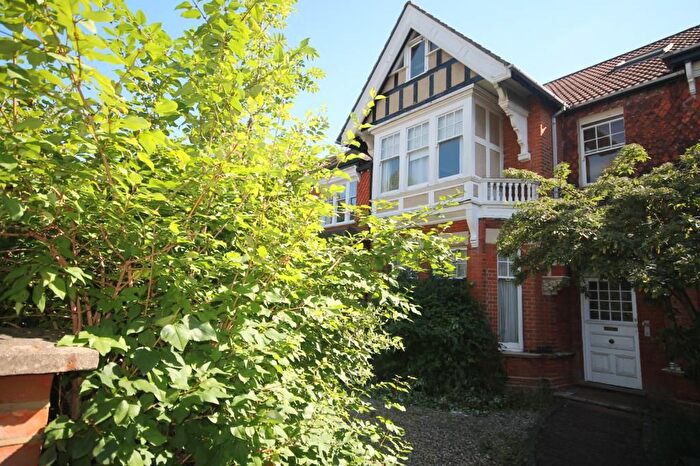 1 Bedroom Flat To Rent In Blakesley Avenue, Ealing, W5