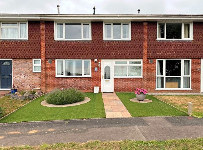 4 Bedroom Terraced House For Sale In Camelot Crescent, Portchester, PO16