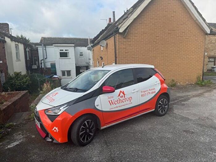 1 Bedroom Town House To Rent In Bradford Road, Bradford, West Yorkshire, BD11