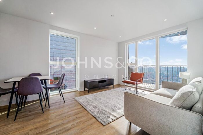 1 Bedroom Flat To Rent In Horlicks Quarter, London, Slough, SL1