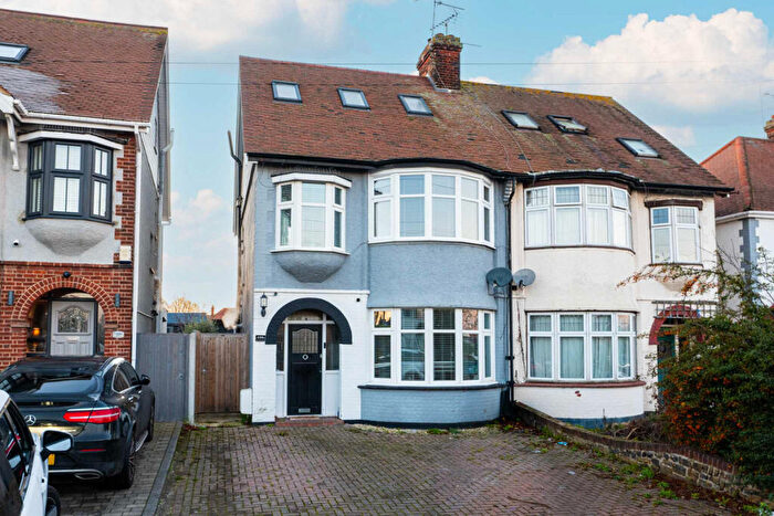 4 Bedroom Semi-Detached House For Sale In Southbourne Grove, Westcliff-on-sea, SS0