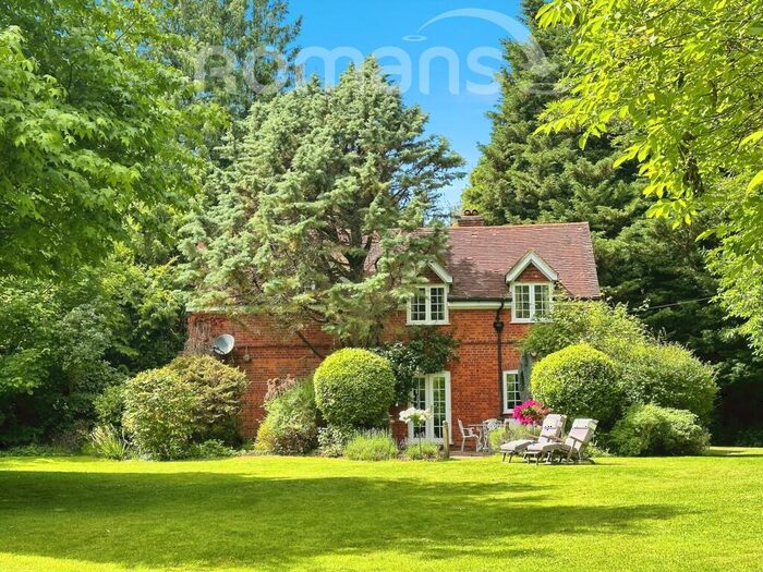 4 Bedroom Detached House To Rent In Bath Road, Knowl Hill, RG10