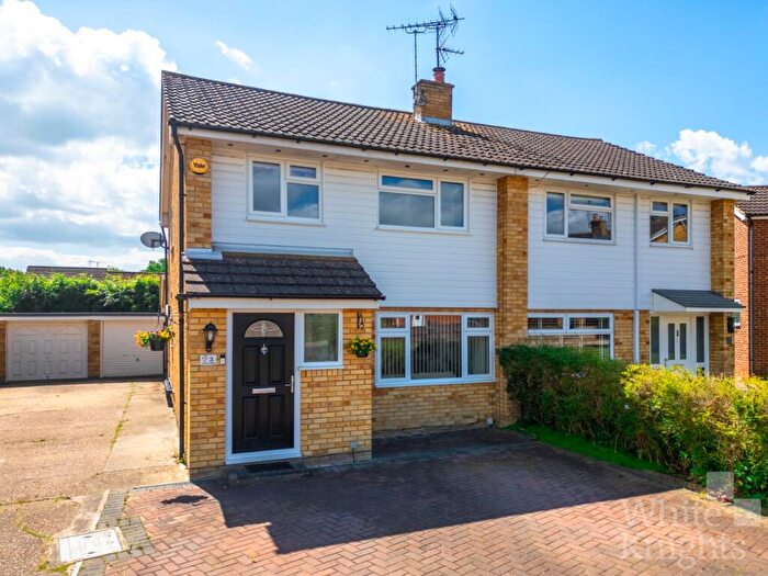 3 Bedroom Semi-Detached House For Sale In Consul Close, Woodley, Reading, Berkshire, RG5