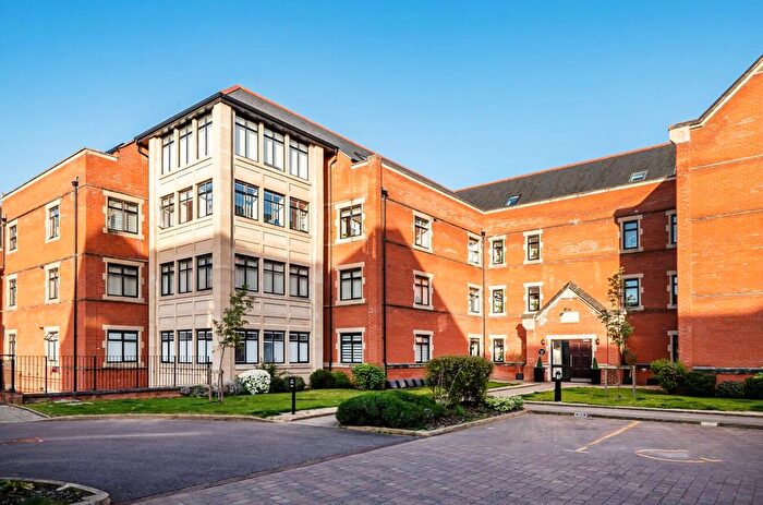 3 Bedroom Maisonette To Rent In Marlborough Drive, Bushey, WD23