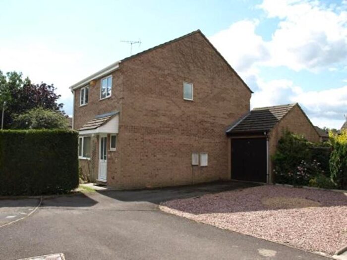 4 Bedroom Semi-Detached House To Rent In Hollybush Road, Carterton, Oxon, OX18